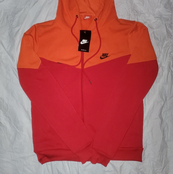 Men’s Nike Suit - Picture 3 of 7